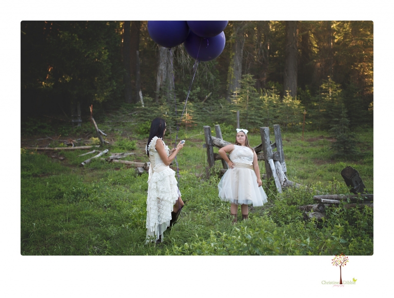 Sonora senior portrait photographer Christine Dibble Photography takes senior portraits of a girl in a lace dress with giant balloons on a velvet loveseat in a field.