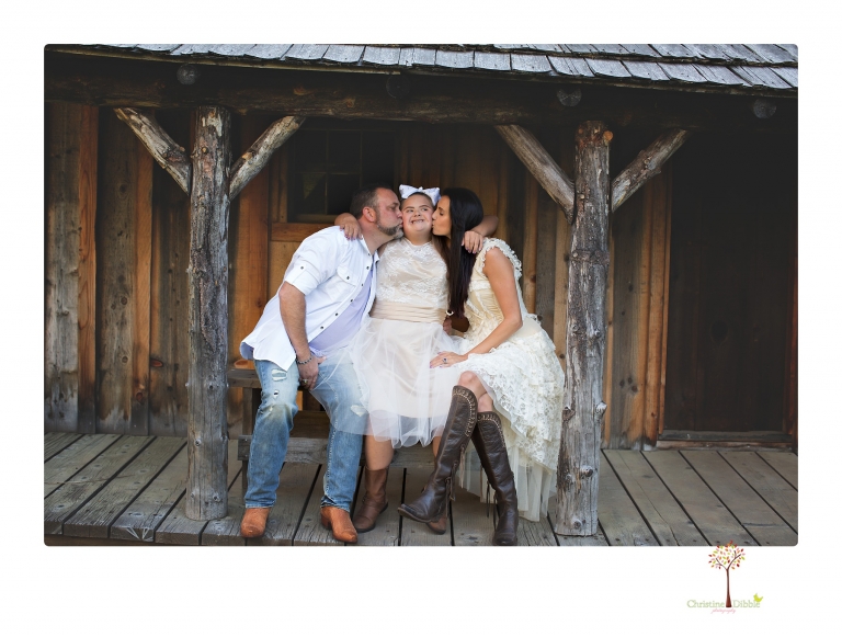 Sonora senior portrait photographer Christine Dibble Photography takes senior portraits of a girl in a lace dress with giant balloons on a velvet loveseat in a field.