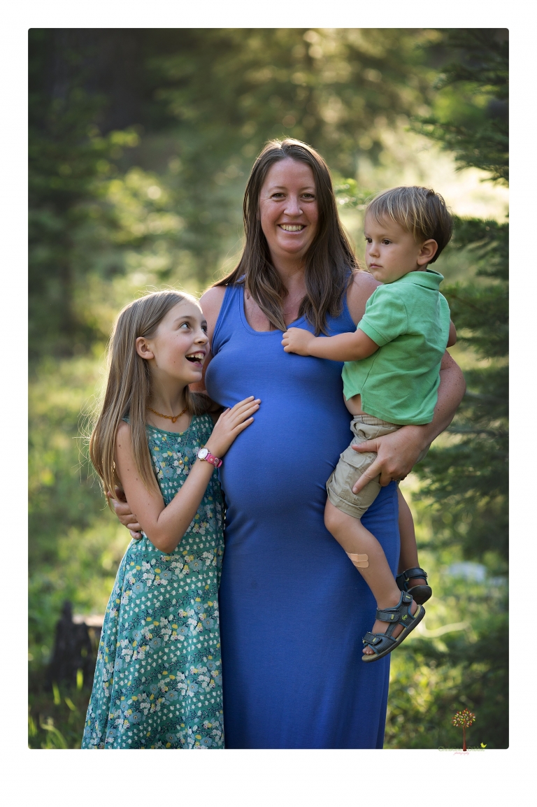 Sonora maternity photographer Christine Dibble Photography takes Long Barn maternity portraits in a field and woods of a mother-to-be and her family.