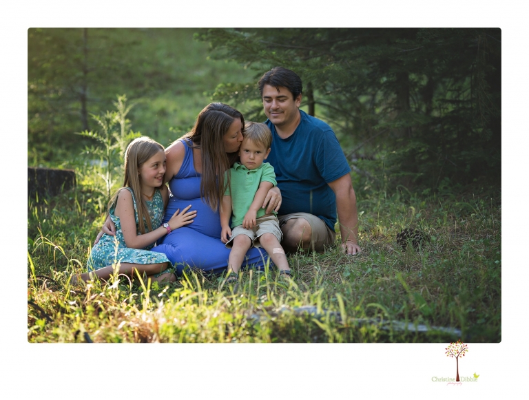 Sonora maternity photographer Christine Dibble Photography takes Long Barn maternity portraits in a field and woods of a mother-to-be and her family.
