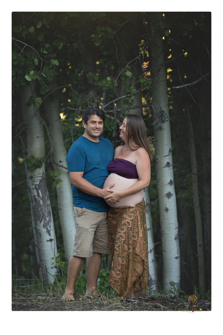 Sonora maternity photographer Christine Dibble Photography takes Long Barn maternity portraits in a field and woods of a mother-to-be and her family.