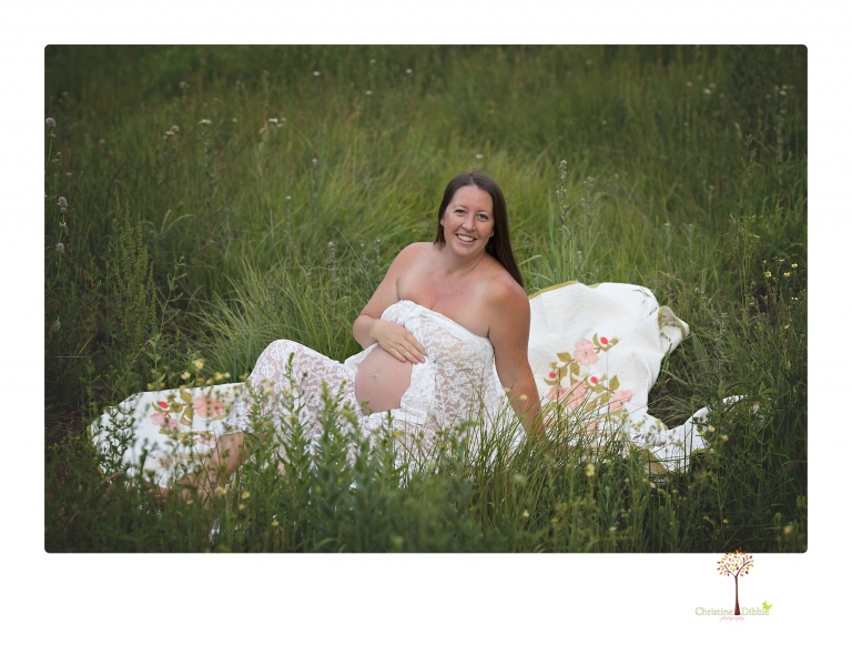 Sonora maternity photographer Christine Dibble Photography takes Long Barn maternity portraits in a field and woods of a mother-to-be and her family.