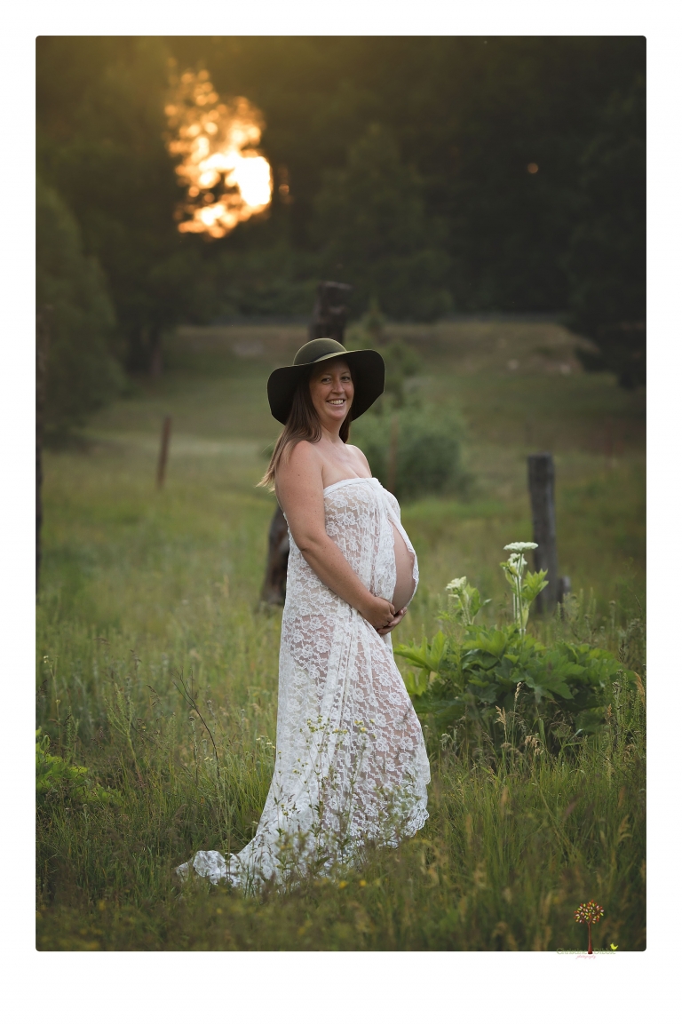 Sonora maternity photographer Christine Dibble Photography takes Long Barn maternity portraits in a field and woods of a mother-to-be and her family.