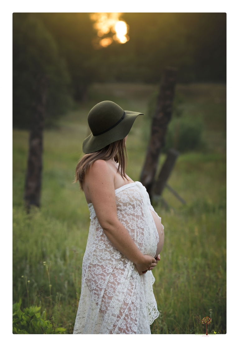 Sonora maternity photographer Christine Dibble Photography takes Long Barn maternity portraits in a field and woods of a mother-to-be and her family.