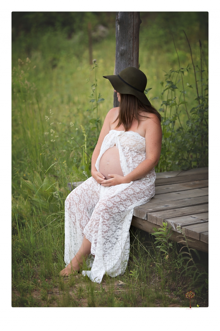 Sonora maternity photographer Christine Dibble Photography takes Long Barn maternity portraits in a field and woods of a mother-to-be and her family.
