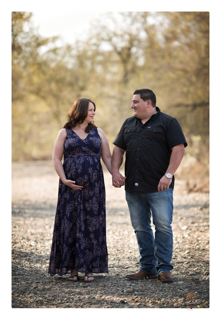 Sonora maternity photographer Christine Dibble Photography photographs a Knights Ferry maternity portrait session.