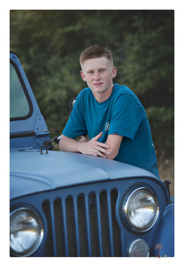 Sonora senior portrait photographer Christine Dibble Photography takes senior portraits of a Summerville High golfer at Little Sweden and Phoenix Lake Country Club.
