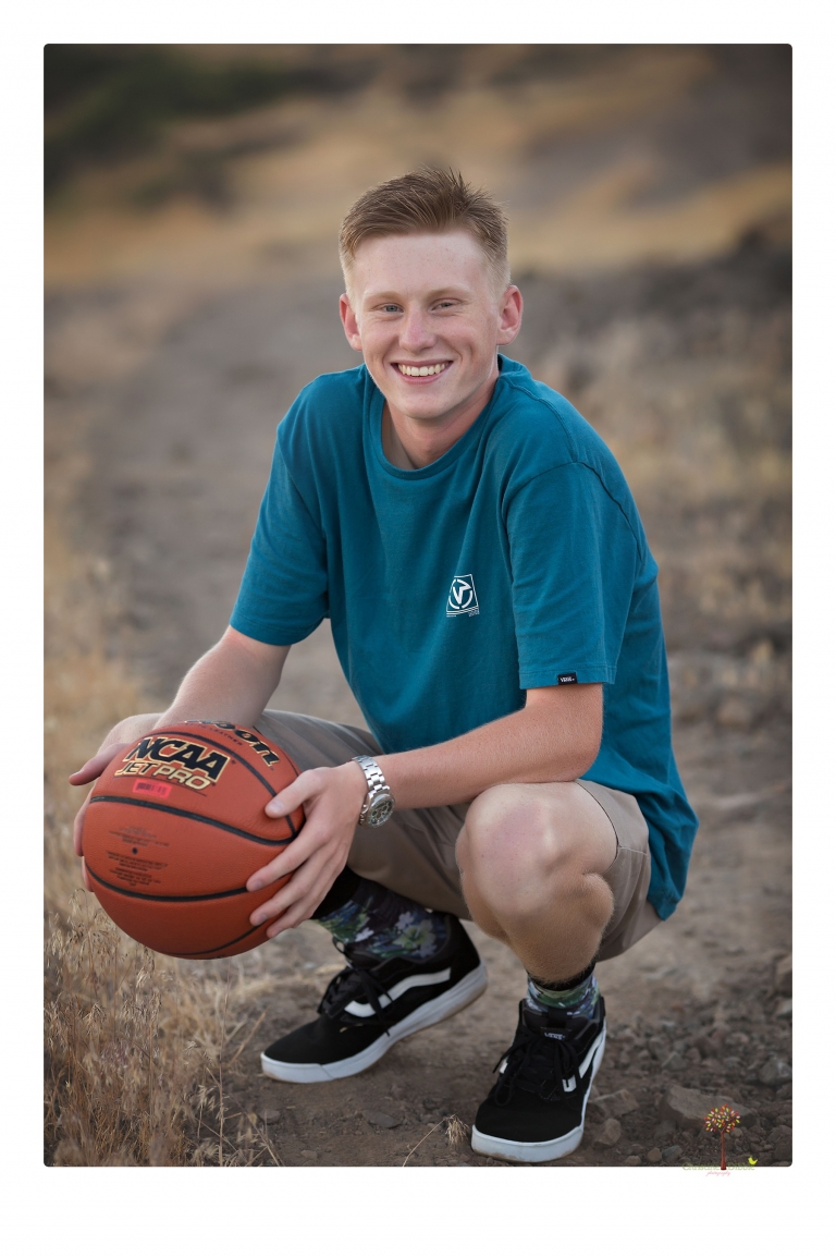 Sonora senior portrait photographer Christine Dibble Photography takes senior portraits of a Summerville High golfer at Little Sweden and Phoenix Lake Country Club.