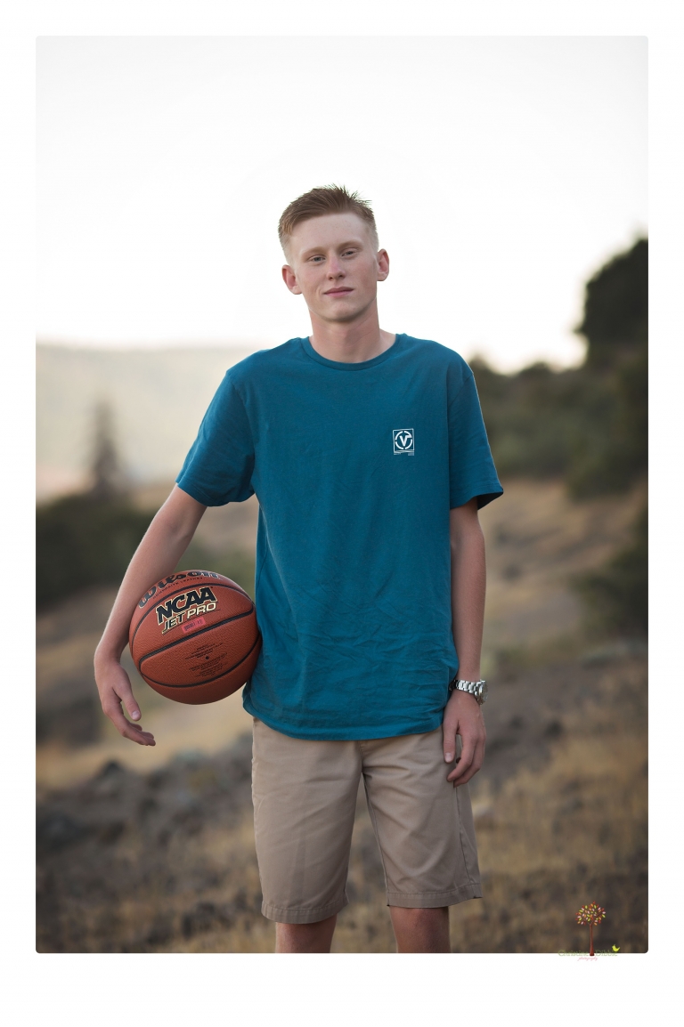 Sonora senior portrait photographer Christine Dibble Photography takes senior portraits of a Summerville High golfer at Little Sweden and Phoenix Lake Country Club.