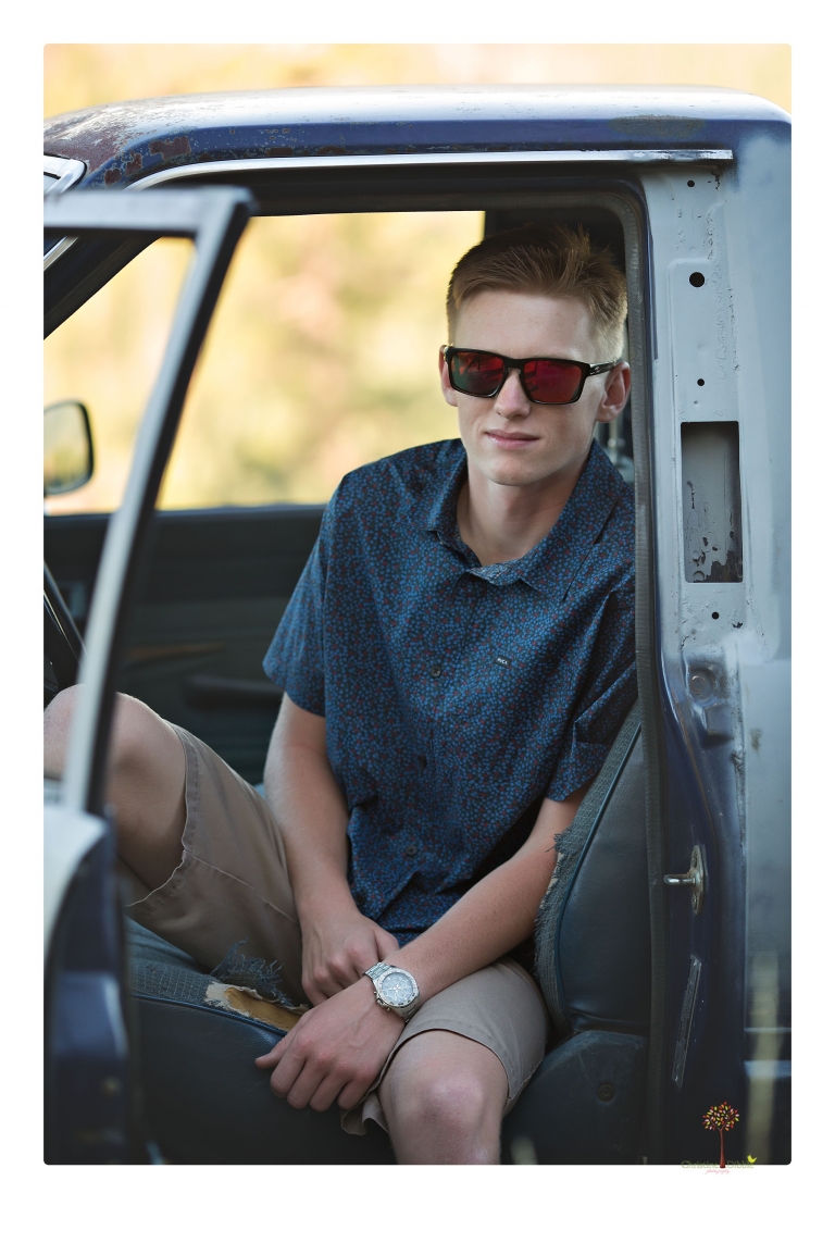 Sonora senior portrait photographer Christine Dibble Photography takes senior portraits of a Summerville High golfer at Little Sweden and Phoenix Lake Country Club.