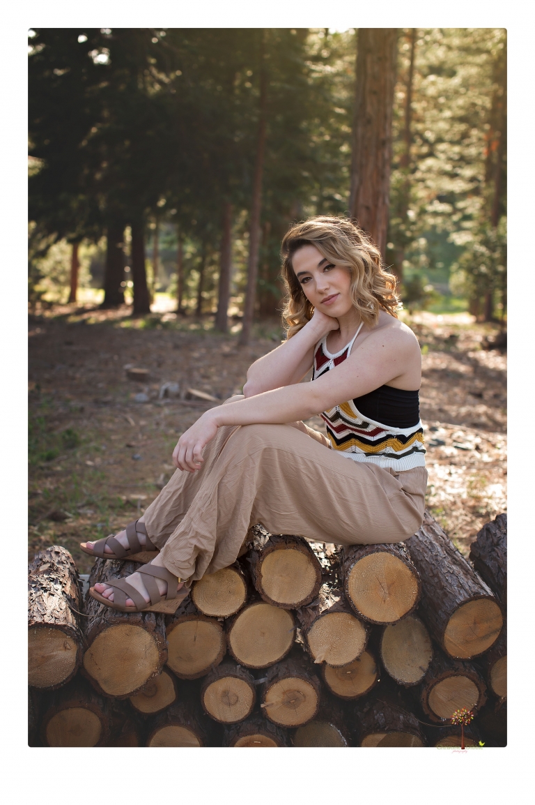 Sonora senior portrait photographer Christine Dibble Photography takes senior portraits of a fashionable senior girl in Twain Harte.