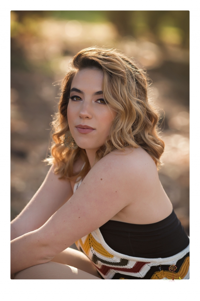 Sonora senior portrait photographer Christine Dibble Photography takes senior portraits of a fashionable senior girl in Twain Harte.