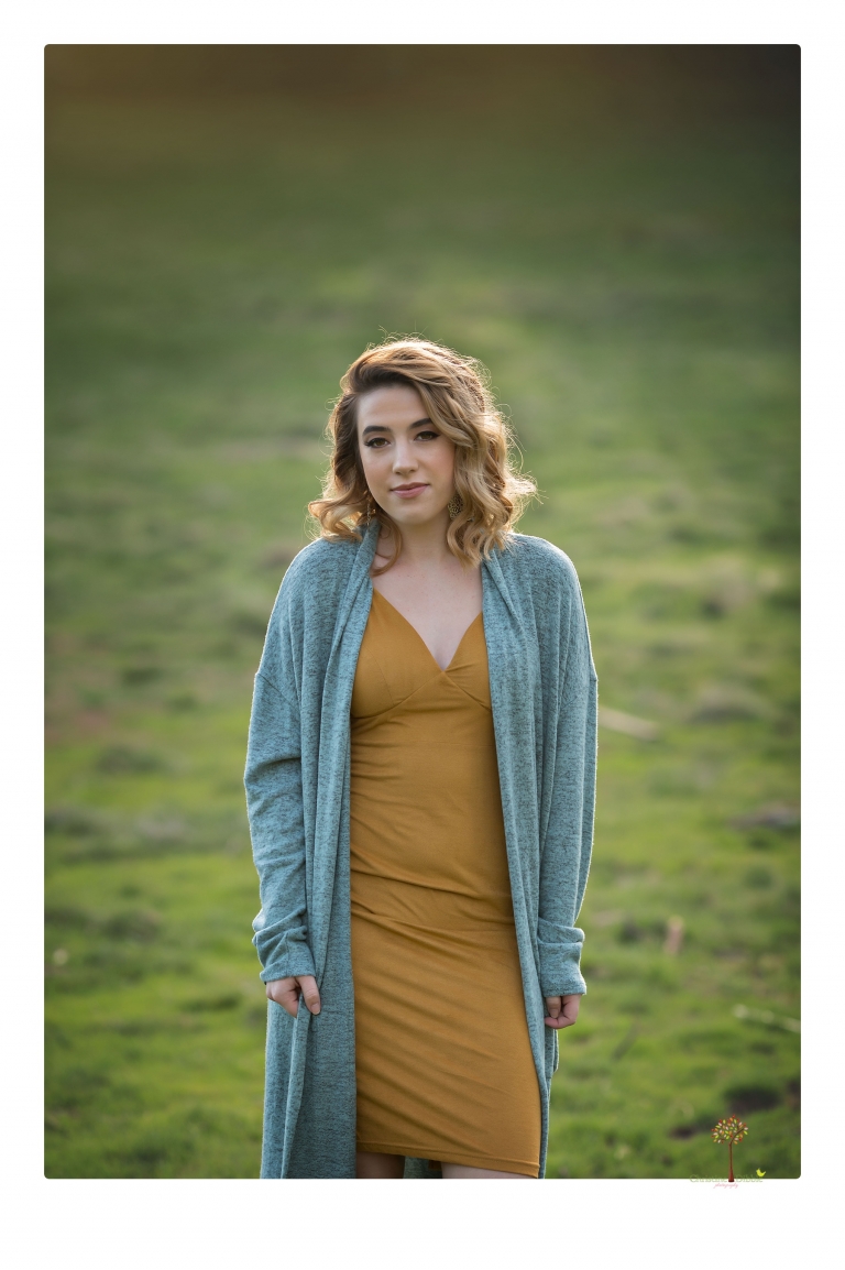Sonora senior portrait photographer Christine Dibble Photography takes senior portraits of a fashionable senior girl in Twain Harte.