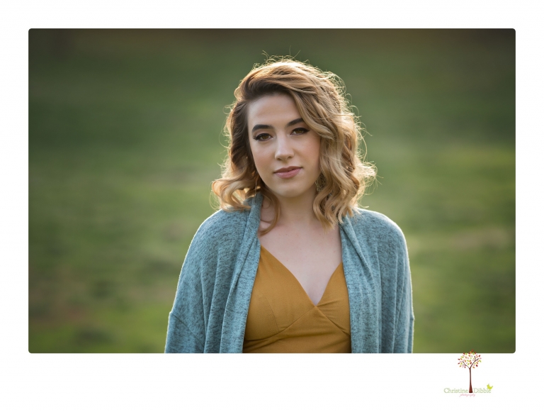 Sonora senior portrait photographer Christine Dibble Photography takes senior portraits of a fashionable senior girl in Twain Harte.