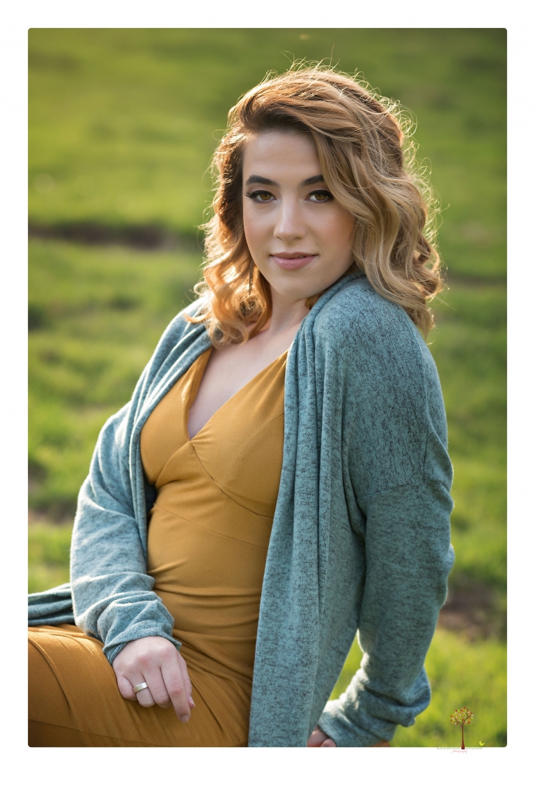 Sonora senior portrait photographer Christine Dibble Photography takes senior portraits of a fashionable senior girl in Twain Harte.