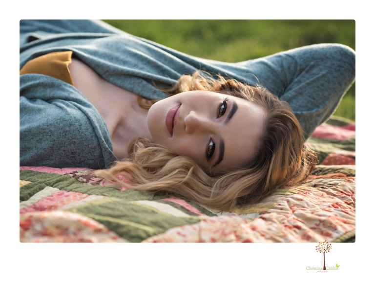 Sonora senior portrait photographer Christine Dibble Photography takes senior portraits of a fashionable senior girl in Twain Harte.