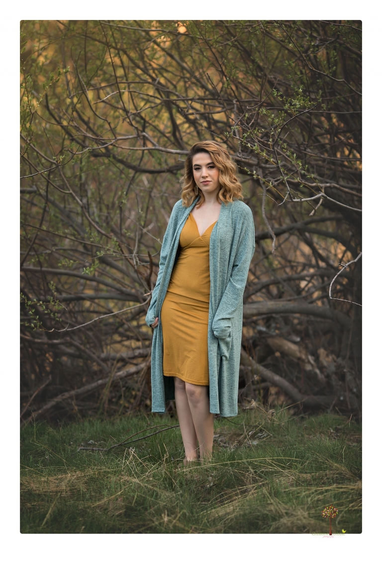 Sonora senior portrait photographer Christine Dibble Photography takes senior portraits of a fashionable senior girl in Twain Harte.