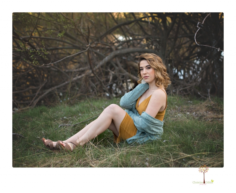 Sonora senior portrait photographer Christine Dibble Photography takes senior portraits of a fashionable senior girl in Twain Harte.