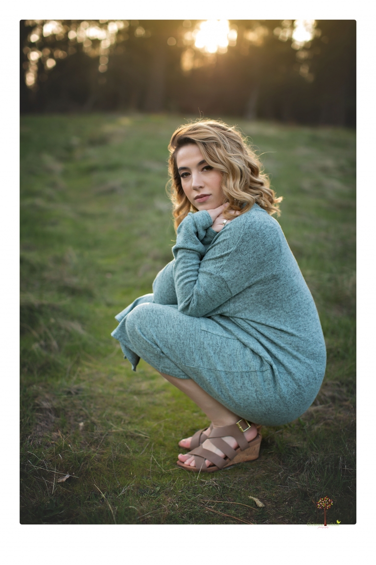Sonora senior portrait photographer Christine Dibble Photography takes senior portraits of a fashionable senior girl in Twain Harte.