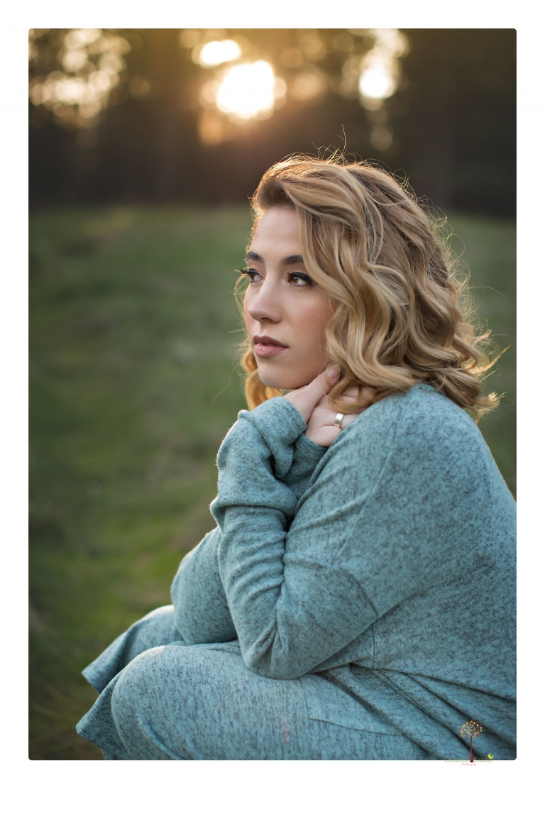 Sonora senior portrait photographer Christine Dibble Photography takes senior portraits of a fashionable senior girl in Twain Harte.