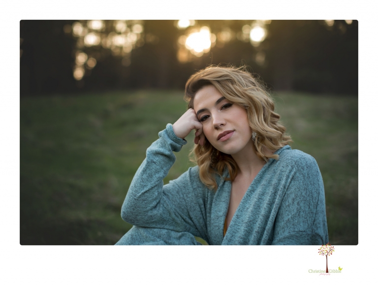 Sonora senior portrait photographer Christine Dibble Photography takes senior portraits of a fashionable senior girl in Twain Harte.